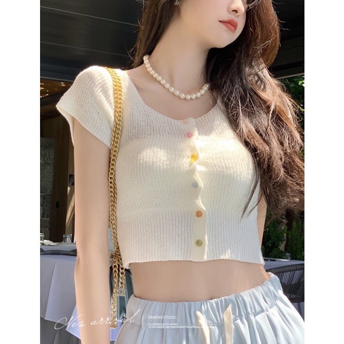 Aocrtphoicuc Áo cổ vuông phối cúc