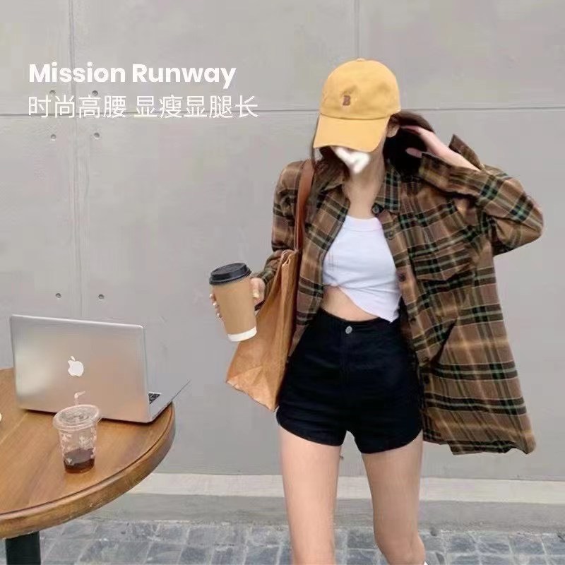 Quanshort035 Quần short hai màu đen trắng