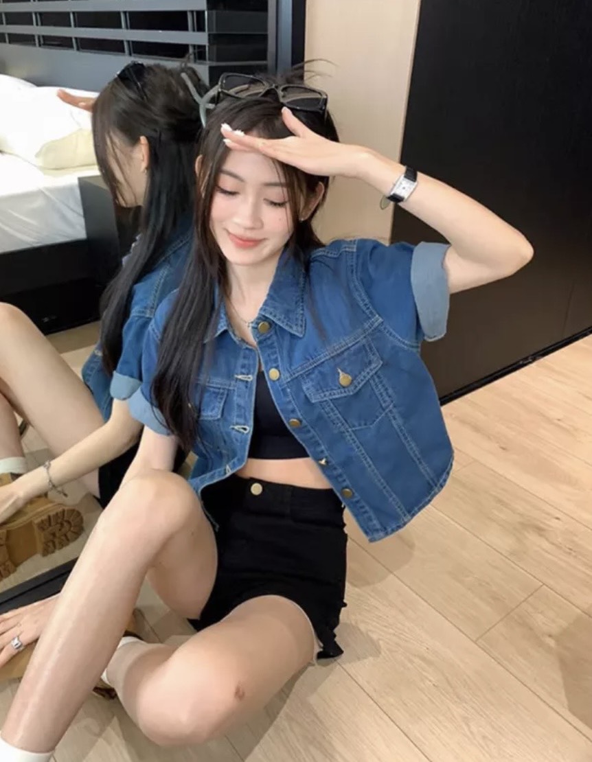 Áo jean croptop tay ngắn phối cúc nổi bật kèm 2 túi nhỏ cá tính Aojeancrt7019