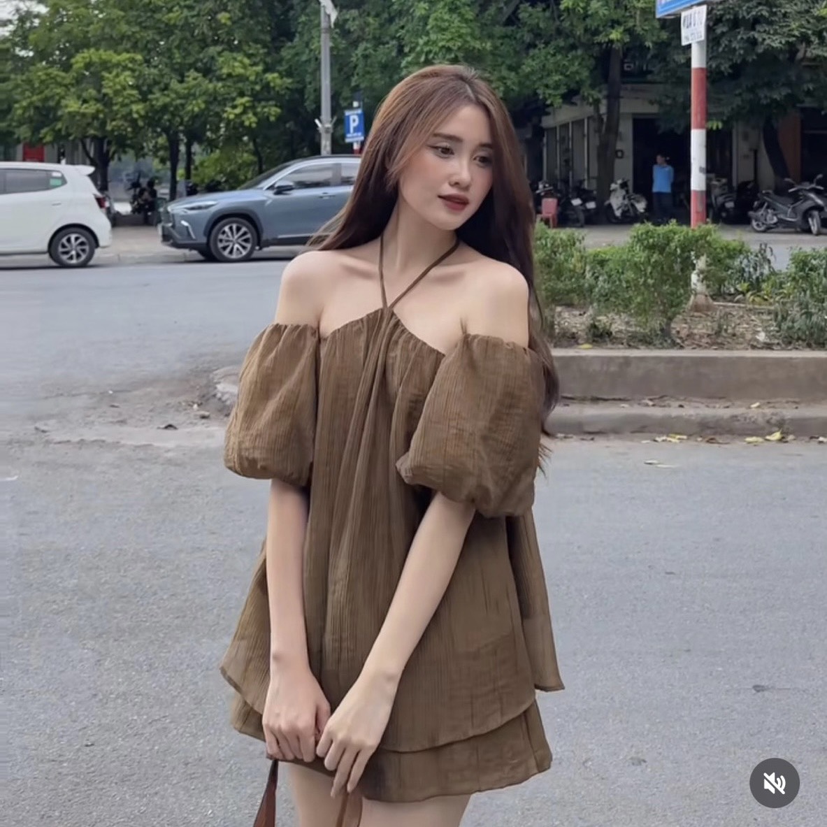 Mã Set 3170  Set tơ cổ yếm tay bồng, chất tơ nhăn hàng 2 lớp cả áo + quần Set3170