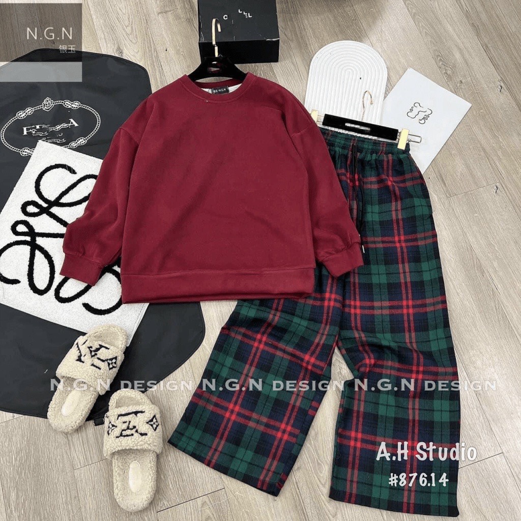 Set áo nỉ cổ tròn trơn mix quần kẻ 